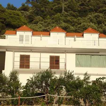 Apartment Apartments By The Sea Ubli, Lastovo - 8354 Uble
