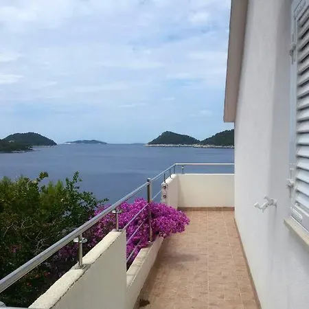 Apartments By The Sea Ubli, Lastovo - 8354