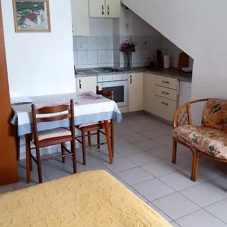 Apartment Apartments By The Sea Ubli, Lastovo - 8354 Uble