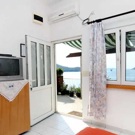 Apartments By The Sea Ubli, Lastovo - 8354