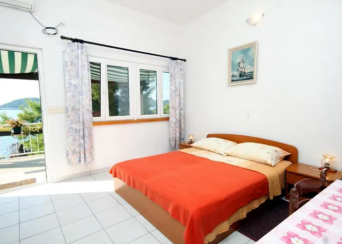 By The Sea Ubli, Lastovo - 8354 Апартаменты *